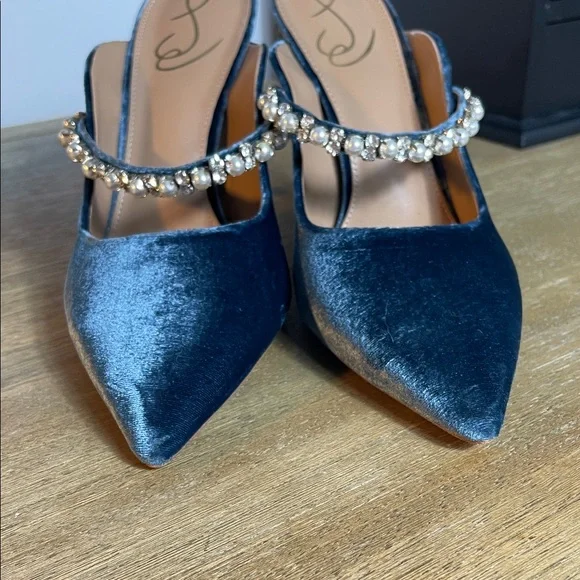 Sam Edelman Hyland Sapphire velvet with Embellished Strap - Picture 5 of 11